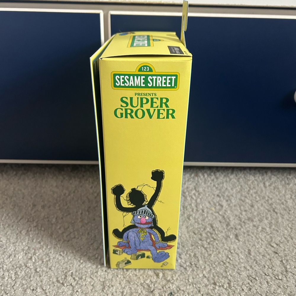 NECA Sesame Street Super Grover - Picture 6 of 11